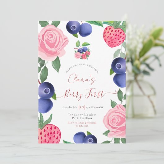 Blaubeeren und Erdbeeren Rahmen mit rosa Rosen Einladung (Stehend Vorderseite)