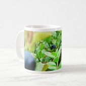 Blaubeeren und Lingon Beeren Kaffeetasse (Vorderseite Links)