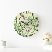 Blaubeermuster mit Libellen Große Wanduhr (Zuhause)