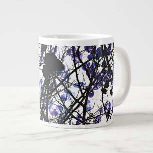 Blaublumen auf Winterbaumkonzept digitale Kunst Jumbo-Tasse