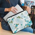 Blaublumen, Blumenmuster, Muster der Blume Laptopschutzhülle<br><div class="desc">Elegantes,  stilvolles und raffiniertes Muster mit blauen Blumen. Modernes und trendiges Geschenk,  perfekt für den Blumendesigner in Ihrem Leben.</div>