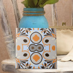 Blaubraune Orange Boho Ethnic Geometric Muster Fliese<br><div class="desc">Ethnisch dekorative Fliesen mit einem nahtlosen Muster aus geometrischen Formen in Braun- und Orangetönen auf hellblauem Hintergrund.</div>