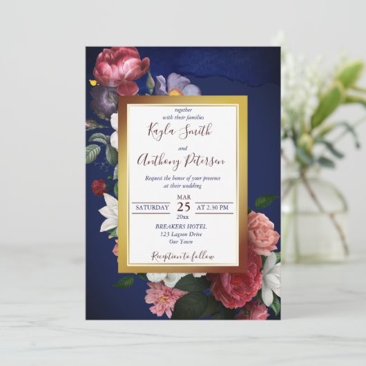 Blauburgund-Rose laden zur Hochzeit ein Einladung (Stehend Vorderseite)