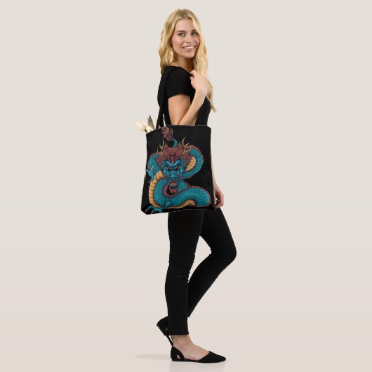 Blauchinesischer Drache Tasche (Am Model)