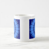 Blaue abstrakte Blume Kaffeetasse (Mittel)