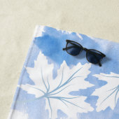 Blaue Ahornblattwasserfarbe und Monogramm Strandtuch (Beispiel)