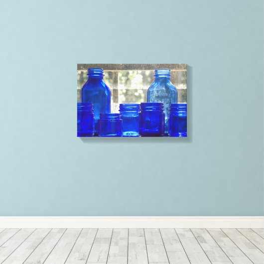 Blaue antike Glasflaschen (Canvas Print) Leinwanddruck (Insitu (Holzboden))