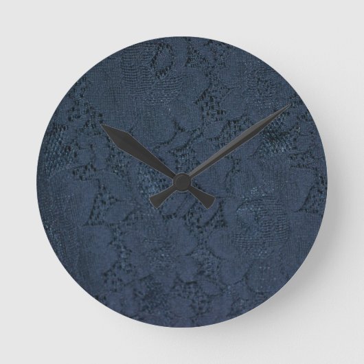 Blaue Antikspitze Runde Wanduhr (Vorderseite)