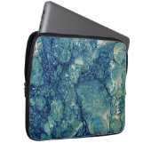 Blaue Aquamarin grüne Marmorstruktur Laptopschutzhülle (Vorne Rechts)