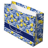 Blaue Aquarell-Limonen-Muster-Monogramm-Name Große Geschenktüte (Vorderseite Schrägansicht)