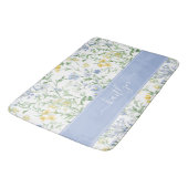 Blaue Aquarell-Wildblumen-Monogramm Badematte (Schrägansicht)