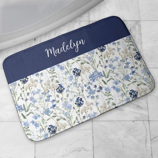 Blaue Aquarell-Wildblumen-Monogramm-Name Badematte