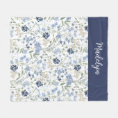 Blaue Aquarell-Wildblumen-Monogramm-Name Fleecedecke (Vorderseite (Horizontal))