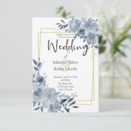 Blaue Aquarellblume und goldene Rahmen Hochzeitsfe Einladung (Stehend Vorderseite)