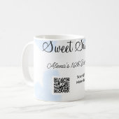 Blaue Aquarellherzen QR 16 . Geburtstag Geburtstag Kaffeetasse (Vorderseite Links)