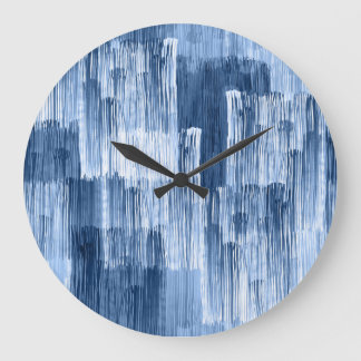Blaue Aquarellstreifen: Geometrisches Muster Große Wanduhr
