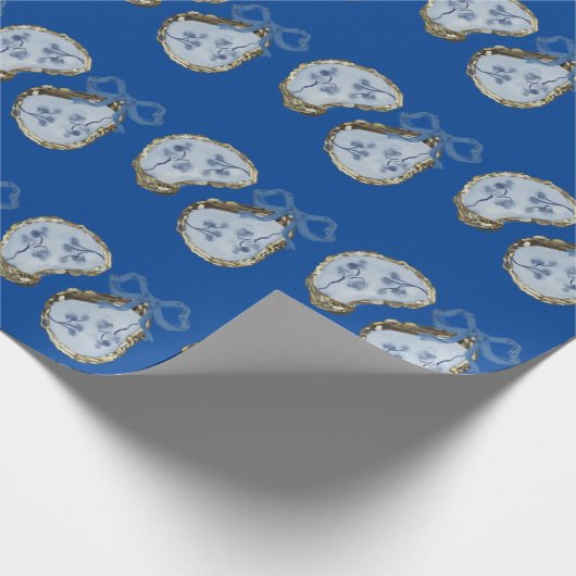 Blaue Austern auf blau Geschenkpapier (Ecke)