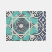 Blaue Batik-Fliese II Fleecedecke (Vorderseite (Horizontal))