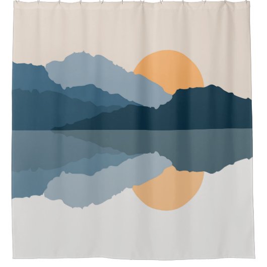 Blaue Berge reflektiert im See Duschvorhang (Vorderseite)