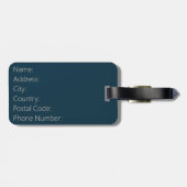 Blaue Berge reflektiert im See Gepäckanhänger (Rückseite horizontal)