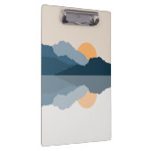 Blaue Berge reflektiert im See Klemmbrett (Rechts)