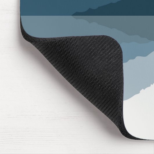 Blaue Berge reflektiert im See Mousepad (Ecke)