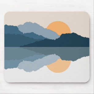 Blaue Berge reflektiert im See Mousepad