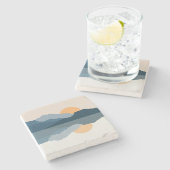 Blaue Berge reflektiert im See Steinuntersetzer (Seitenansicht)