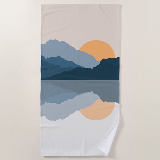 Blaue Berge reflektiert im See Strandtuch (Vorderseite)