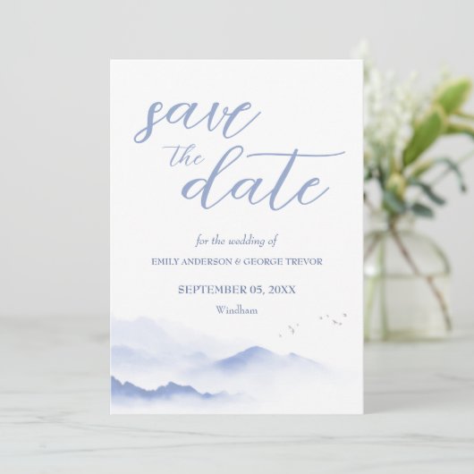 Blaue Berge und Vögel Hochzeit speichern das Datum Einladung (Stehend Vorderseite)