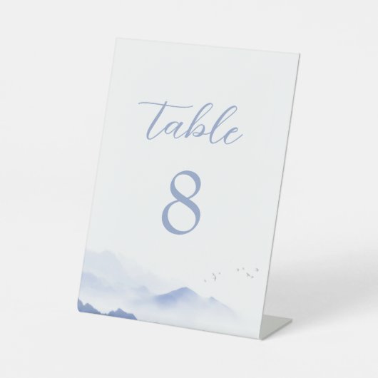 Blaue Berge und Vögel Hochzeitsreise Tischnummer Sockelschild (Vorderseite)