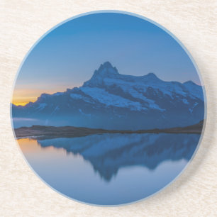 Blaue Bergsonnenuntergangs-Wasserreflexion Getränkeuntersetzer