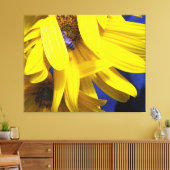 Blaue Biene auf gelber Sonnenblume gezackte Canvas Leinwanddruck (Insitu (Wohnzimmer))