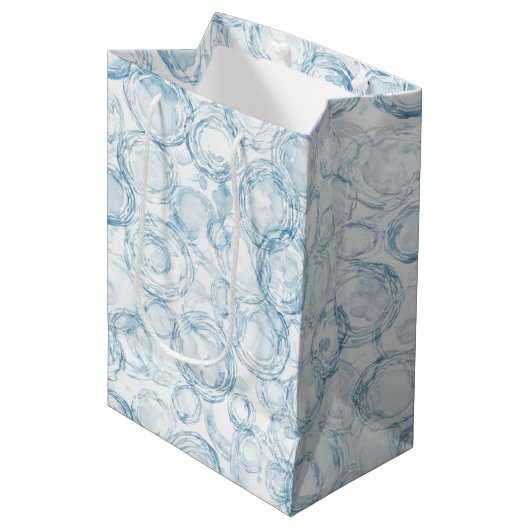 Blaue Blasen Geburtstag Mittlere Geschenktüte (Vorderseite Schrägansicht)