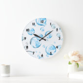 Blaue Blasen mit schwarzen Zahlen Große Wanduhr (Zuhause)