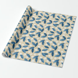 Blaue Blätter und weiße Blume im beigen Hintergrun Geschenkpapier