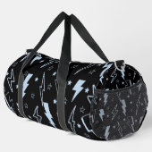Blaue Blitze schwarzer Hintergrund Y2K-Muster Duffle Bag (Rechte Ecke)