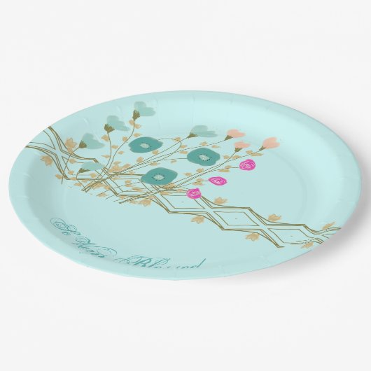 Blaue Blume mit rosa Pappteller (Schrägansicht)