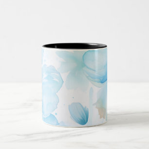 Blaue Blumen abstraktes Muster. Zweifarbige Tasse