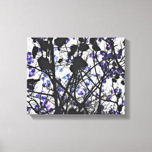 Blaue Blumen auf dem Winterbaumkonzept digitale Ku Leinwanddruck