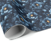 Blaue Blumen auf dunkelblau Geschenkpapier (Rolleneckpunkt)
