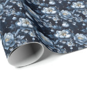 Blaue Blumen auf dunkelblau Geschenkpapier (Rolleneckpunkt)