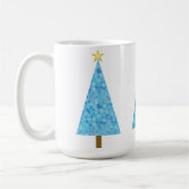 Blaue Blumen auf einem modernen Weihnachtsbaum Kaffeetasse (Links)