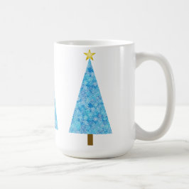 Blaue Blumen auf einem modernen Weihnachtsbaum Kaffeetasse