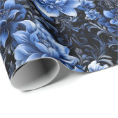 Blaue Blumen auf schwarz Geschenkpapier (Rolleneckpunkt)