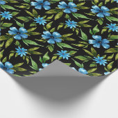 Blaue Blumen auf schwarz Geschenkpapier (Ecke)