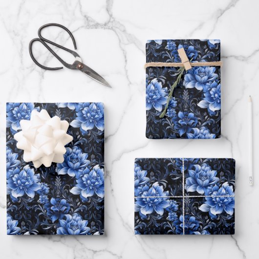 Blaue Blumen auf schwarz Geschenkpapier Set (Vorderseite)