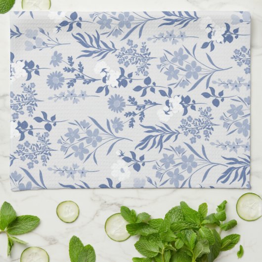 Blaue Blumen Botanische Malerei Geschirrtuch (Gefaltet)