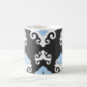 Blaue Blumen Grauer Hintergrund Muster Kaffeetasse (Mittel)