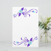 Blaue Blumen mit Lila Weinkeller Briefpapier (Stehend Vorderseite)